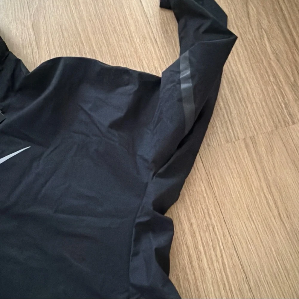 Nike Black Hooded Windbreaker Jacket with Reflective Swoosh running 🏃women L new